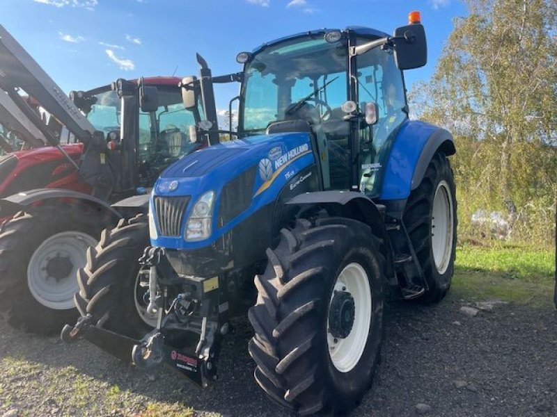 Traktor of the type New Holland T5.105 ELECTRO COMMAND, Gebrauchtmaschine in JOZE (Picture 2)