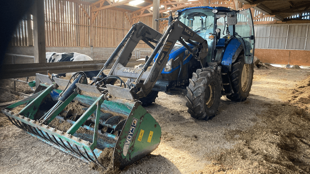 Traktor of the type New Holland T5.105 ELECTRO COMMAND, Gebrauchtmaschine in CONDE SUR VIRE (Picture 2)