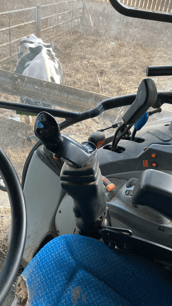 Traktor typu New Holland T5.105 ELECTRO COMMAND, Gebrauchtmaschine v CONDE SUR VIRE (Obrázok 3)