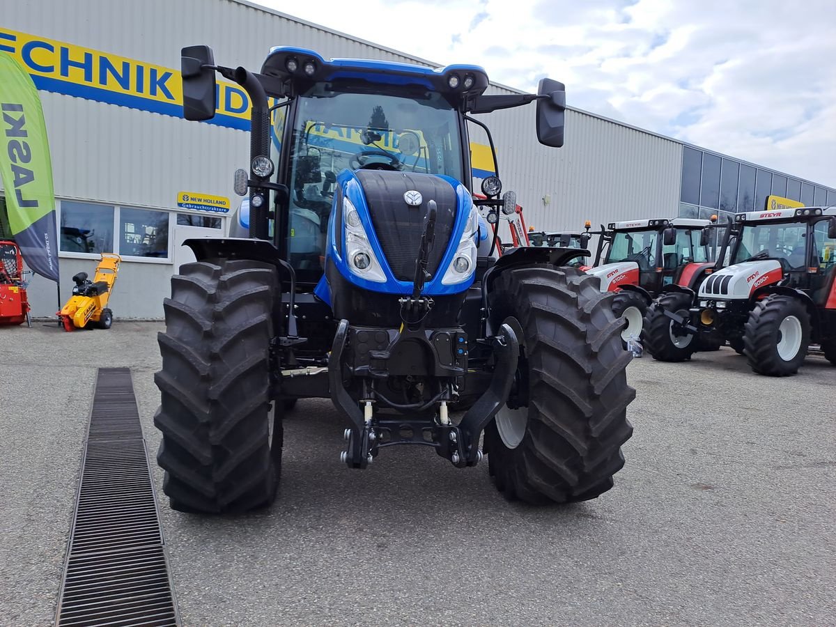 Traktor van het type New Holland T5.110 AC (Stage V), Neumaschine in Burgkirchen (Foto 13)