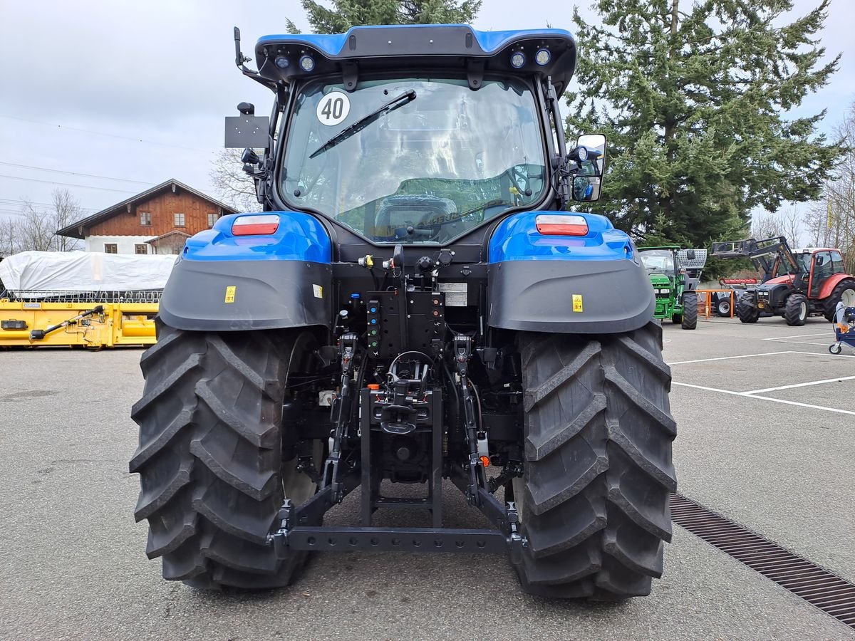 Traktor van het type New Holland T5.110 AC (Stage V), Neumaschine in Burgkirchen (Foto 7)