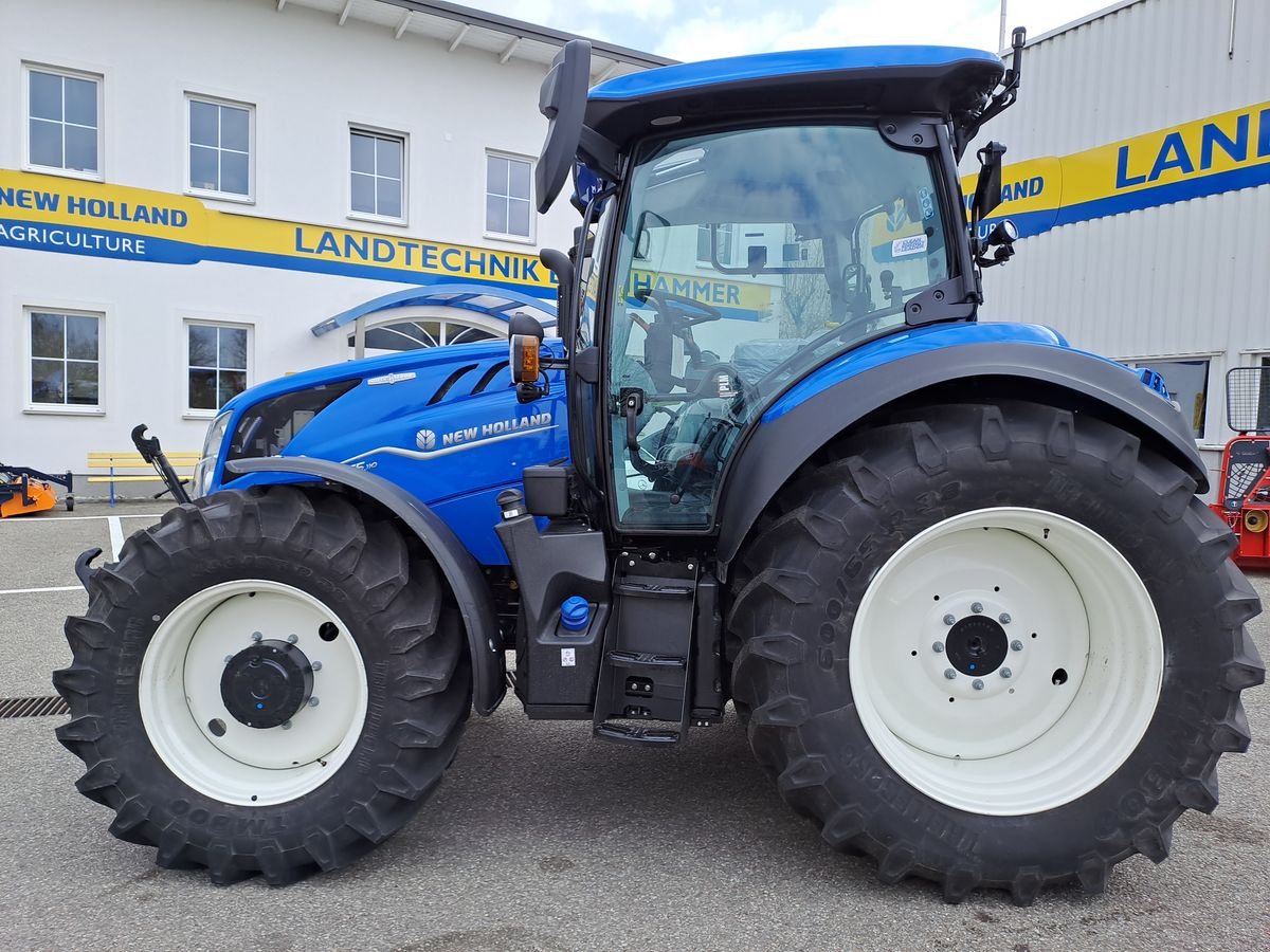 Traktor of the type New Holland T5.110 AC (Stage V), Neumaschine in Burgkirchen (Picture 10)