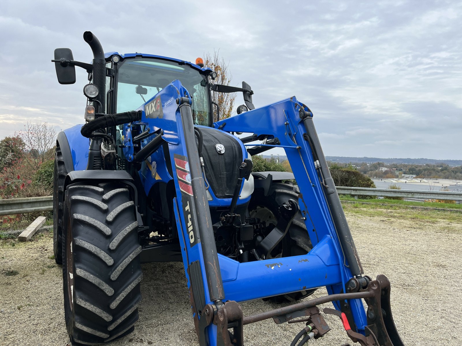 Traktor del tipo New Holland T5.110+ CHARGEUR T410, Gebrauchtmaschine In PONTIVY (Immagine 2)