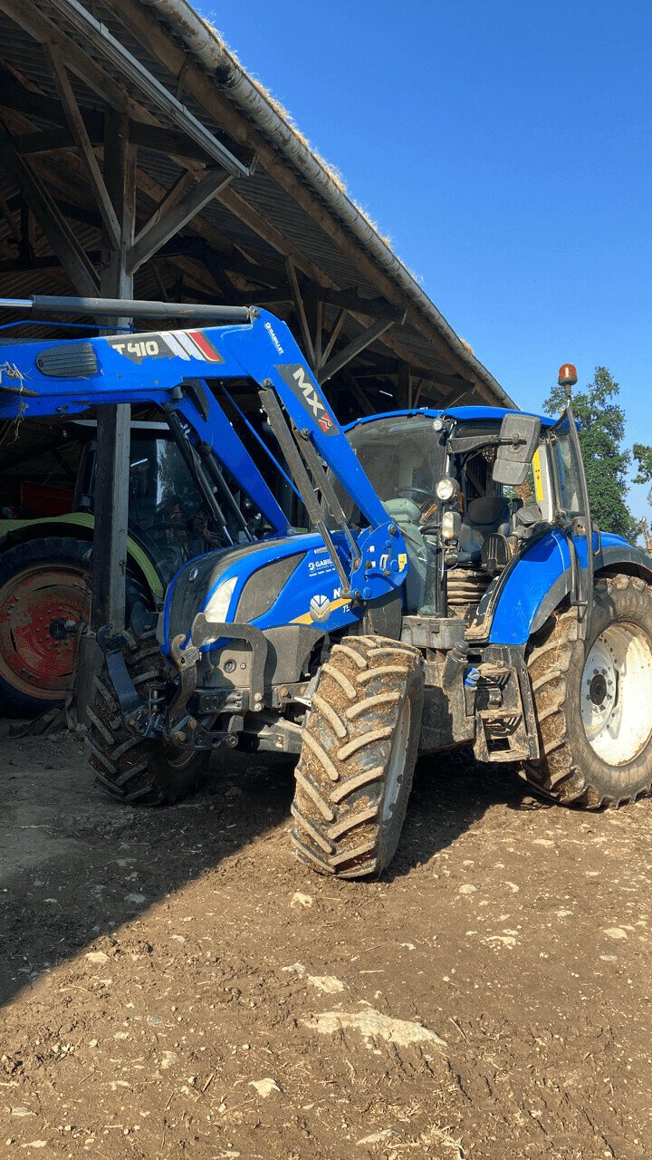 Traktor του τύπου New Holland T5.110+ CHARGEUR T410, Gebrauchtmaschine σε PONTIVY (Φωτογραφία 1)