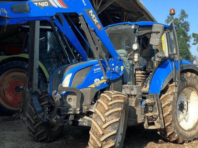 Traktor van het type New Holland T5.110+ CHARGEUR T410, Gebrauchtmaschine in PONTIVY (Foto 1)