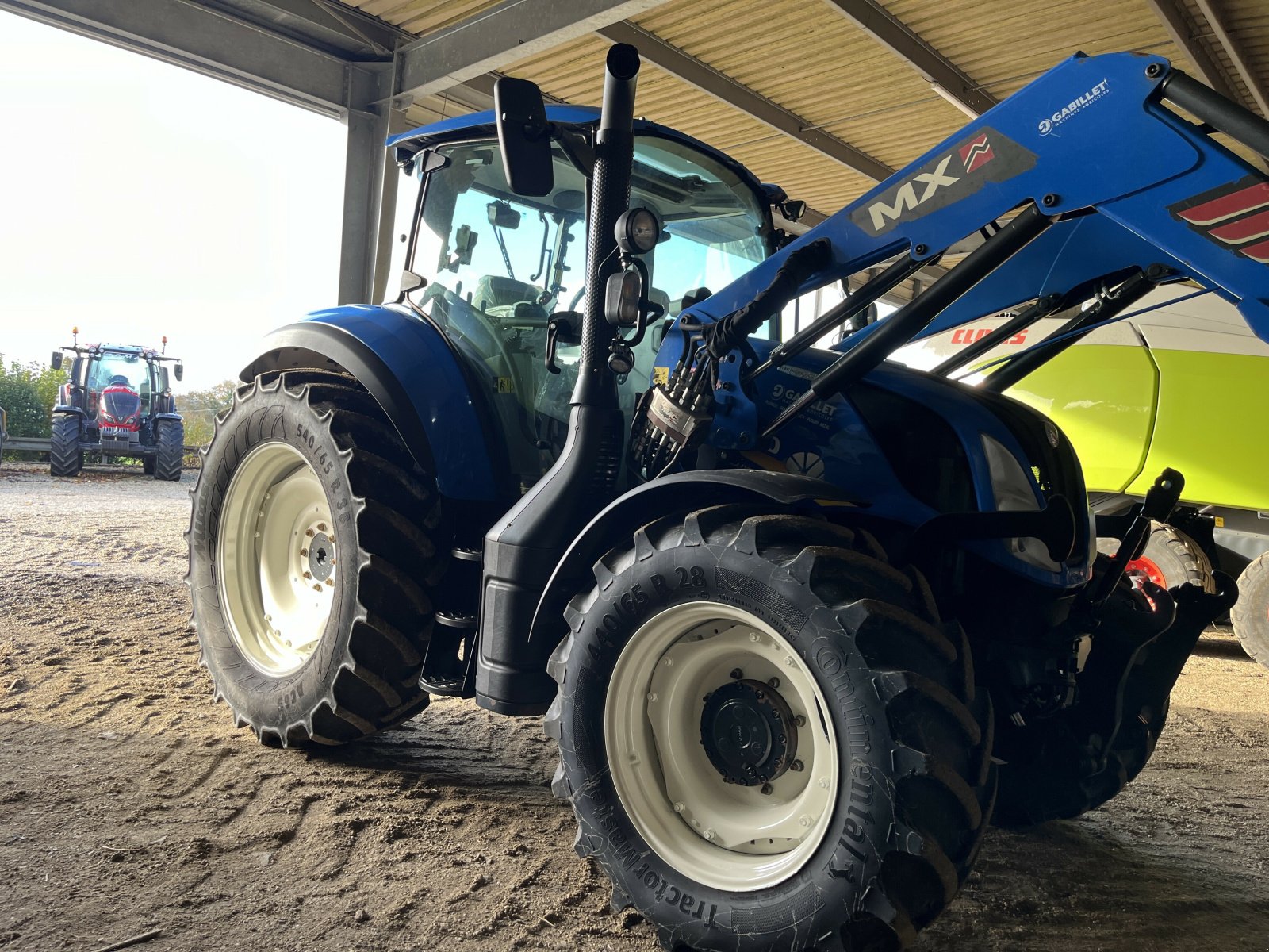 Traktor del tipo New Holland T5.110+ CHARGEUR T410, Gebrauchtmaschine In PONTIVY (Immagine 7)