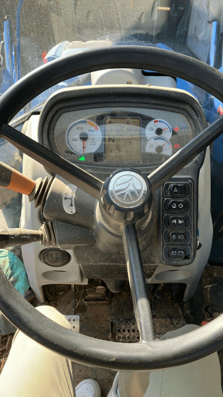 Traktor du type New Holland T5.110+ CHARGEUR T410, Gebrauchtmaschine en PONTIVY (Photo 5)