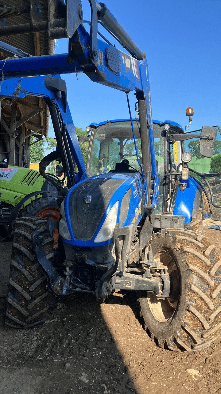 Traktor του τύπου New Holland T5.110+ CHARGEUR T410, Gebrauchtmaschine σε PONTIVY (Φωτογραφία 2)