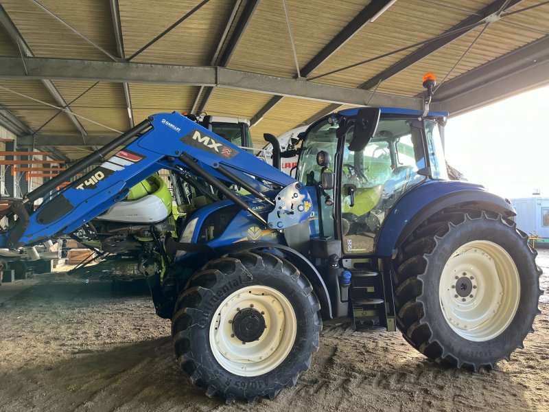 Traktor van het type New Holland T5.110+ CHARGEUR T410, Gebrauchtmaschine in PONTIVY (Foto 1)