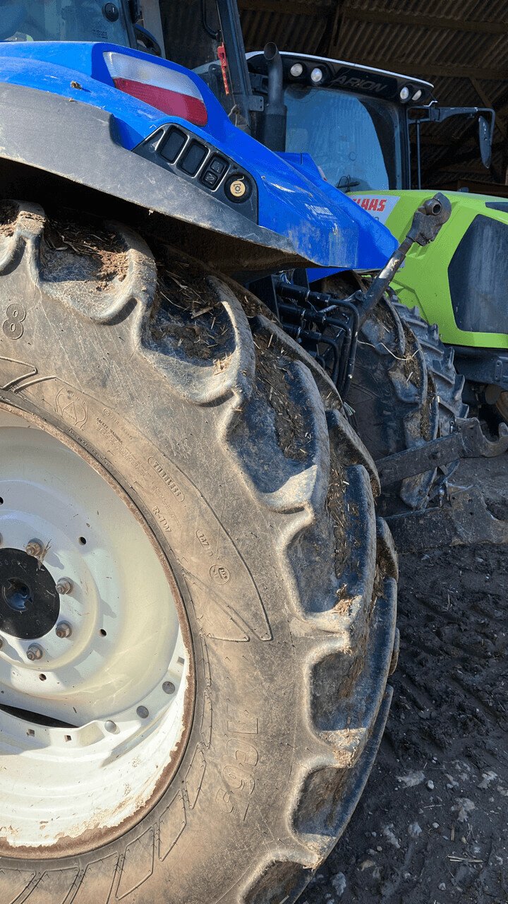 Traktor van het type New Holland T5.110+ CHARGEUR T410, Gebrauchtmaschine in PONTIVY (Foto 6)