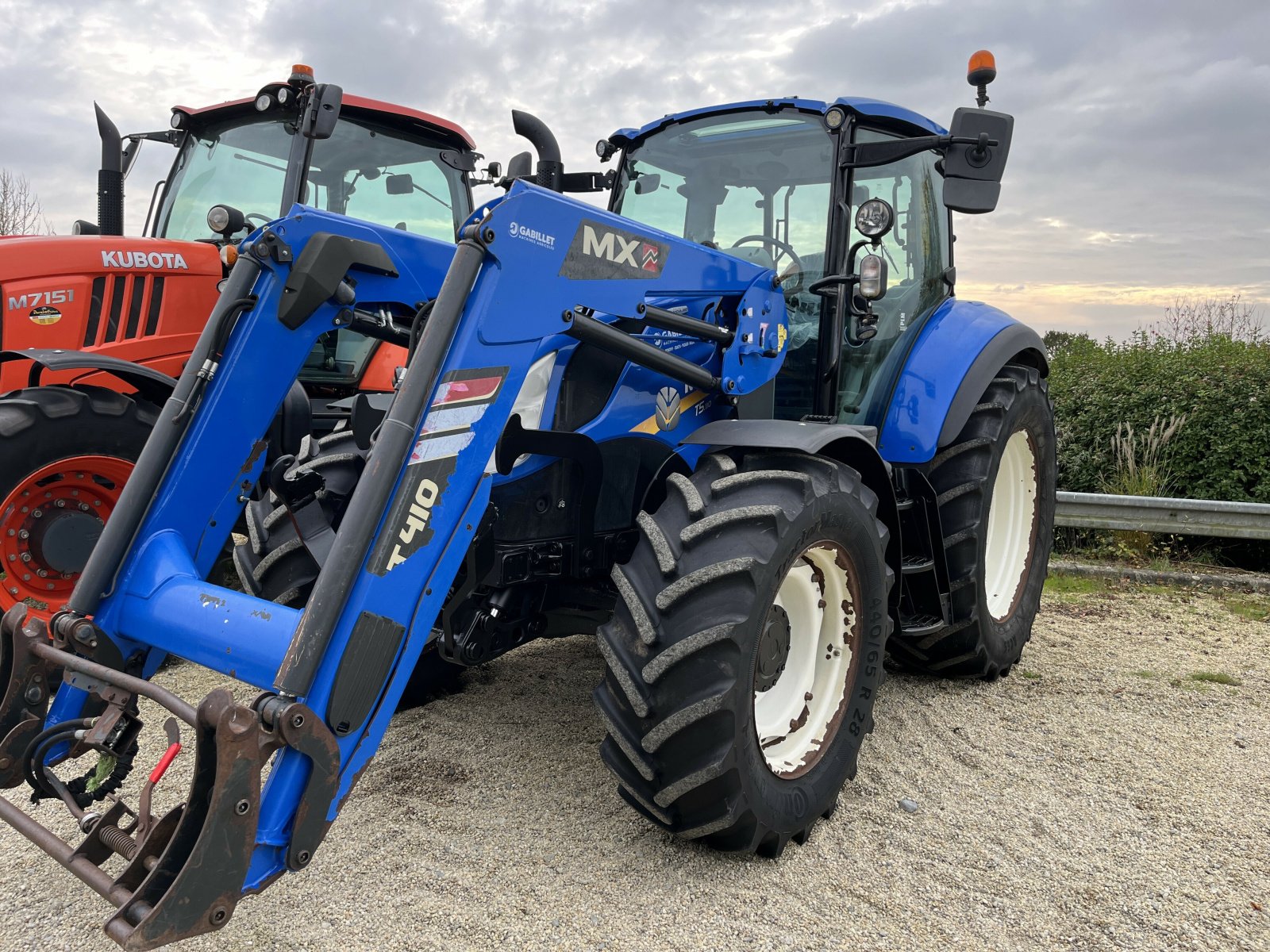 Traktor del tipo New Holland T5.110+ CHARGEUR T410, Gebrauchtmaschine In PONTIVY (Immagine 3)