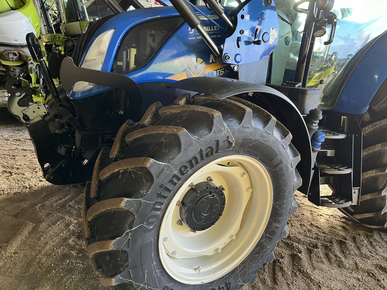 Traktor of the type New Holland T5.110+ CHARGEUR T410, Gebrauchtmaschine in PONTIVY (Picture 8)