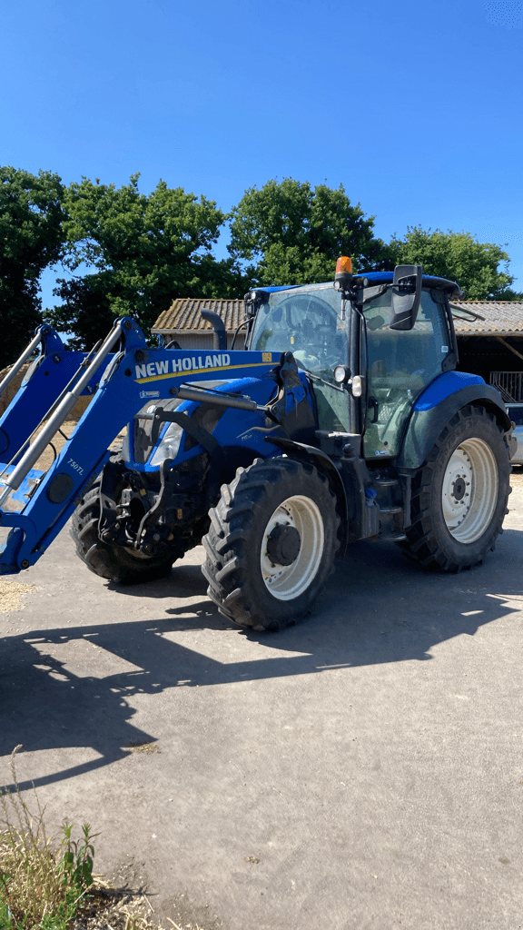 Traktor typu New Holland T5.110 DYNAMIC COMMAND, Gebrauchtmaschine v TREMEUR (Obrázek 1)