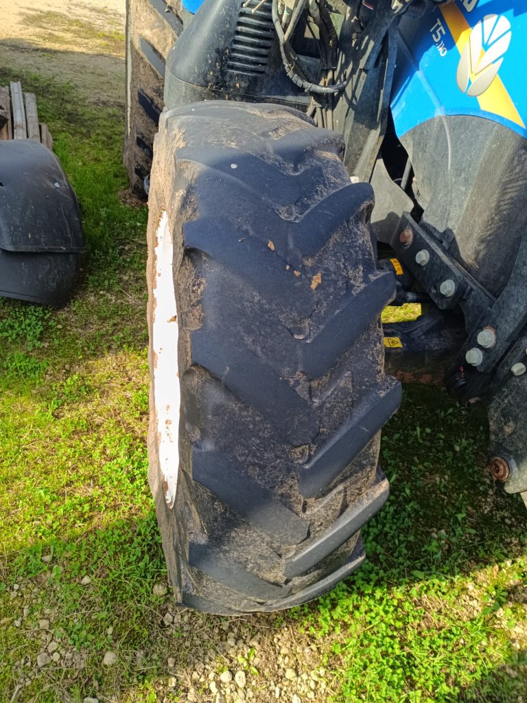 Traktor of the type New Holland T5.110 EC, Gebrauchtmaschine in LIMEY-REMENAUVILLE (Picture 5)