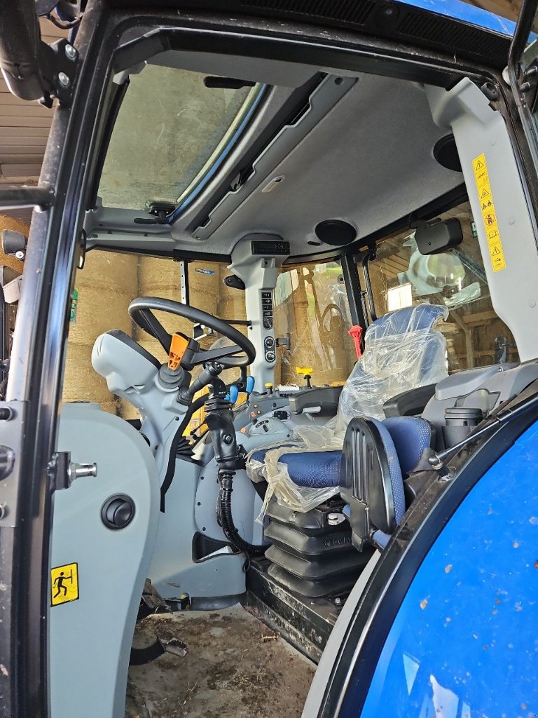 Traktor del tipo New Holland T5.110 electro command, Gebrauchtmaschine en MANDRES-SUR-VAIR (Imagen 3)