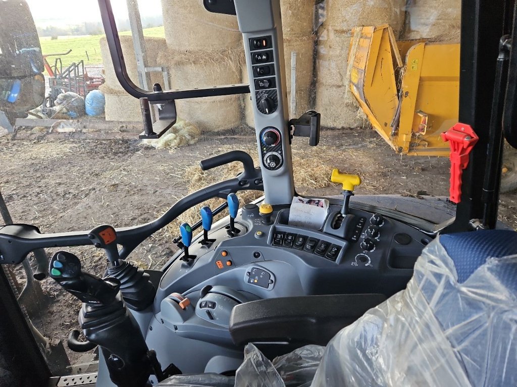 Traktor del tipo New Holland T5.110 electro command, Gebrauchtmaschine en MANDRES-SUR-VAIR (Imagen 2)