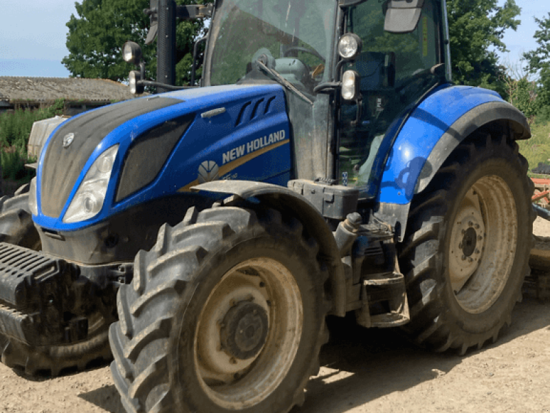 Traktor des Typs New Holland T5.110 EVOLUTION, Gebrauchtmaschine in TREMEUR (Bild 1)