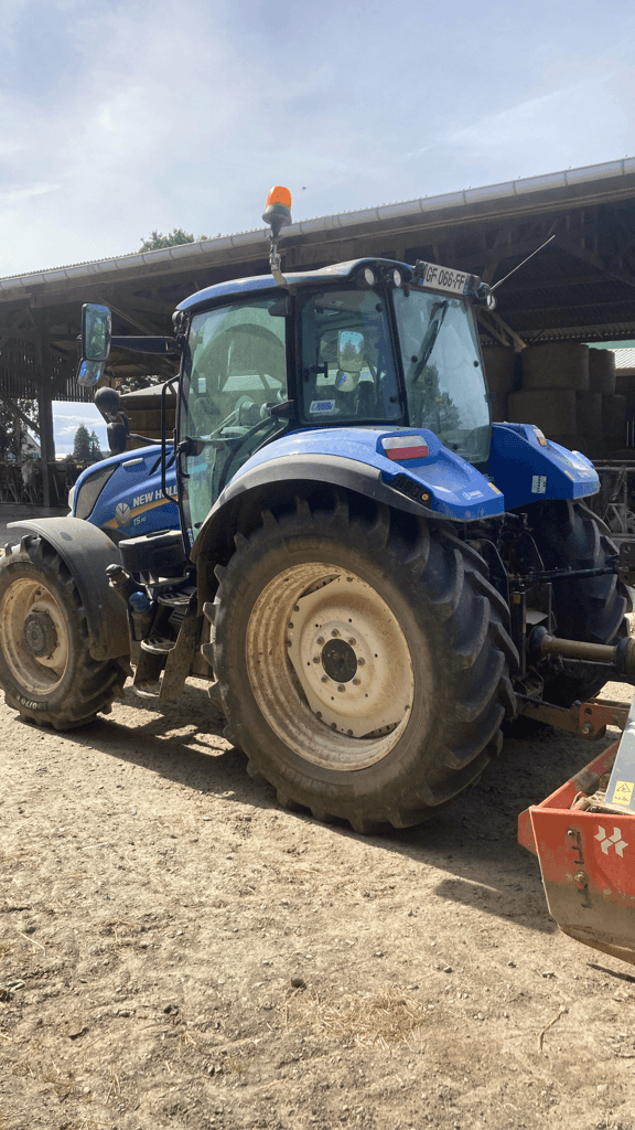 Traktor del tipo New Holland T5.110 EVOLUTION, Gebrauchtmaschine en TREMEUR (Imagen 2)