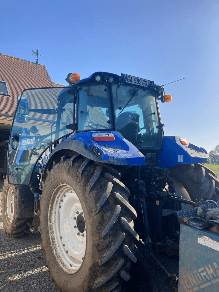 Traktor del tipo New Holland T5.110 EVOLUTION, Gebrauchtmaschine en CINTHEAUX (Imagen 2)