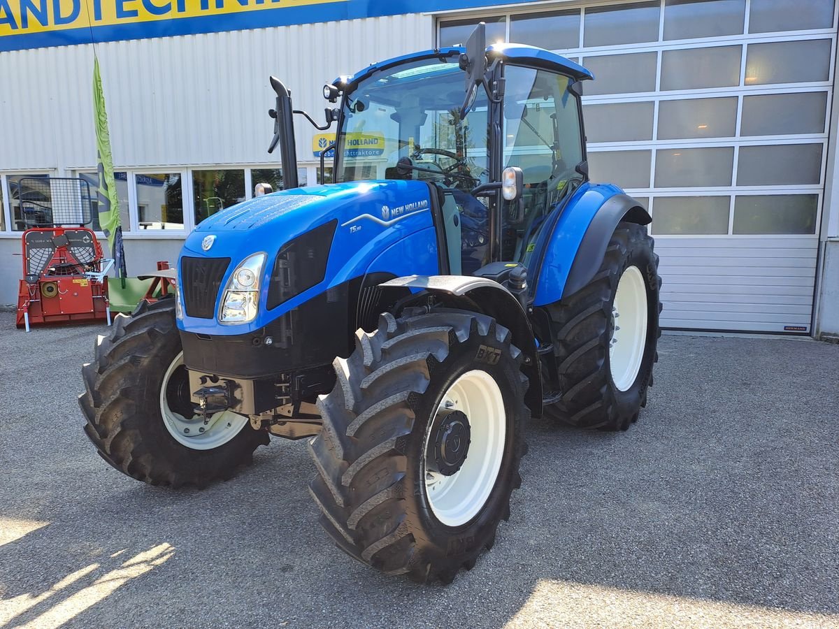 Traktor des Typs New Holland T5.110 Powershuttle, Vorführmaschine in Burgkirchen (Bild 1)