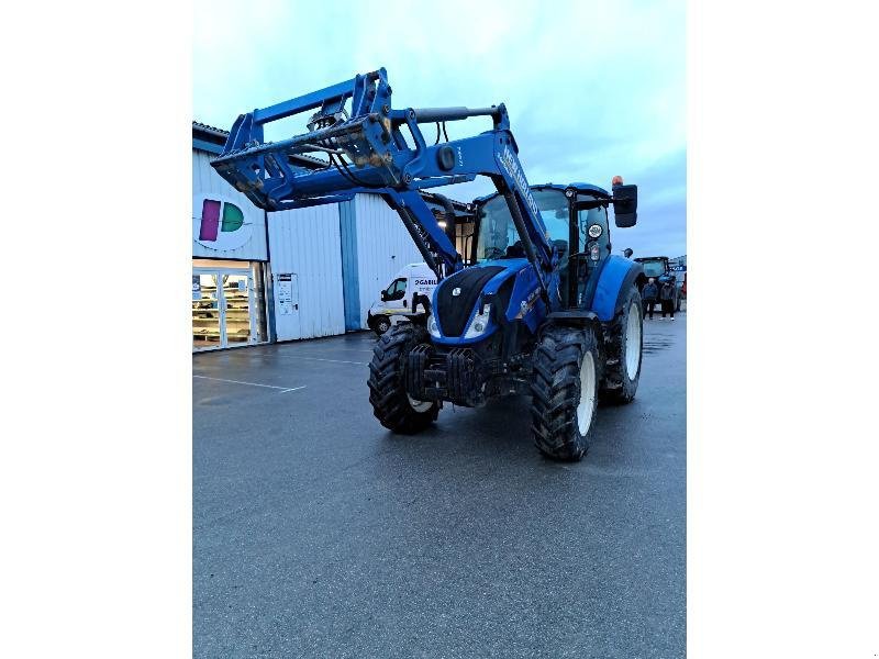 Traktor of the type New Holland T5110EC, Gebrauchtmaschine in PLUMELEC (Picture 1)