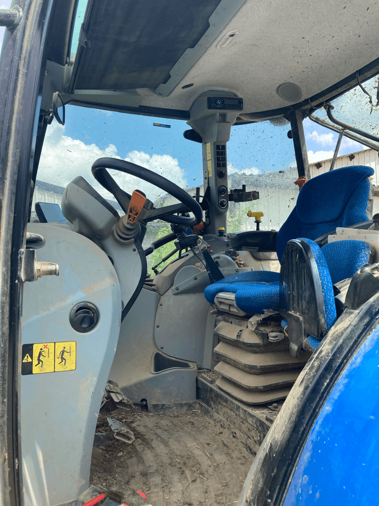 Traktor του τύπου New Holland T5.115 ELECTRO COMMAND, Gebrauchtmaschine σε TREMEUR (Φωτογραφία 4)