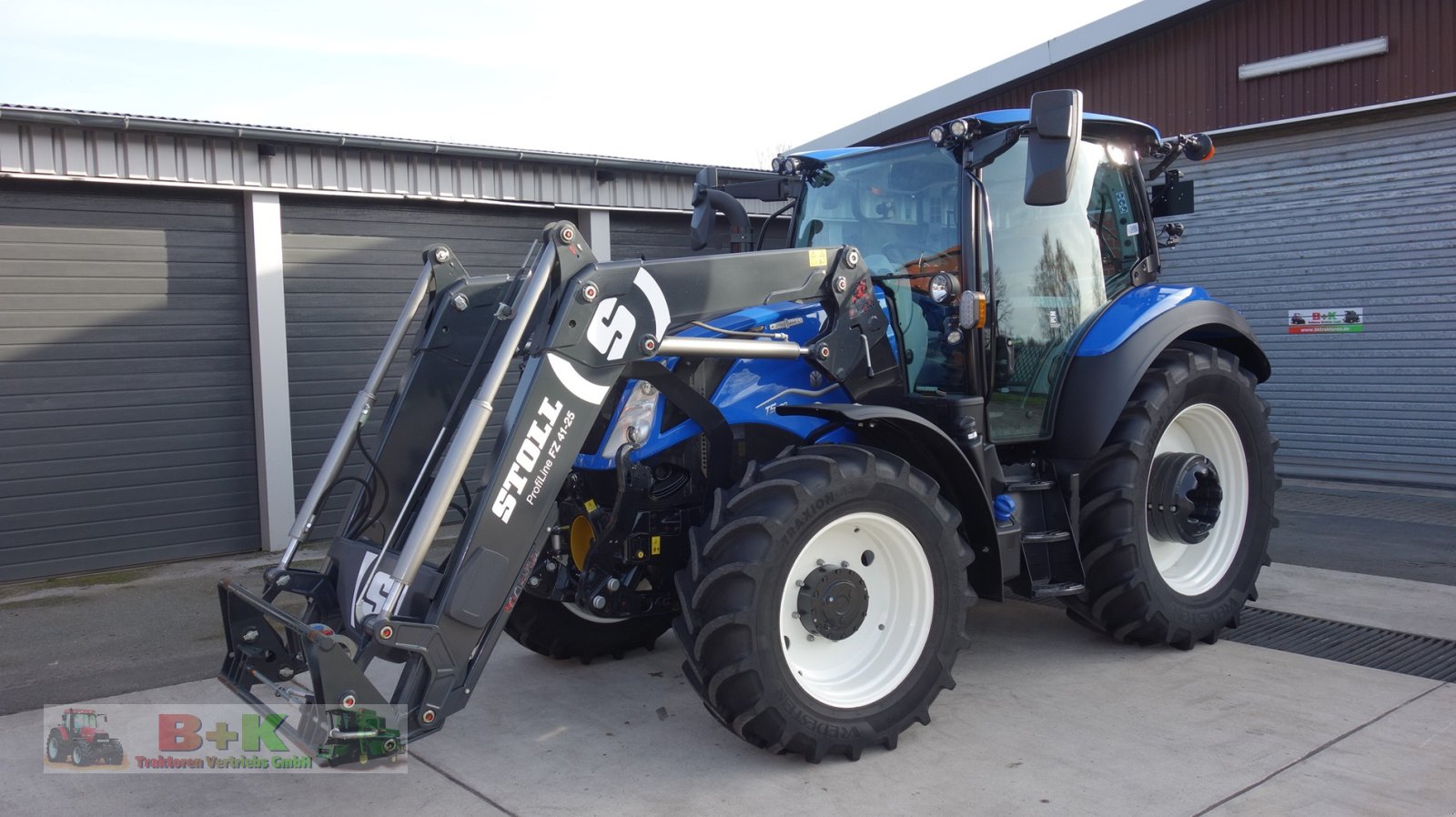 Traktor of the type New Holland T5.120 AutoCommand, Gebrauchtmaschine in Kettenkamp (Picture 1)