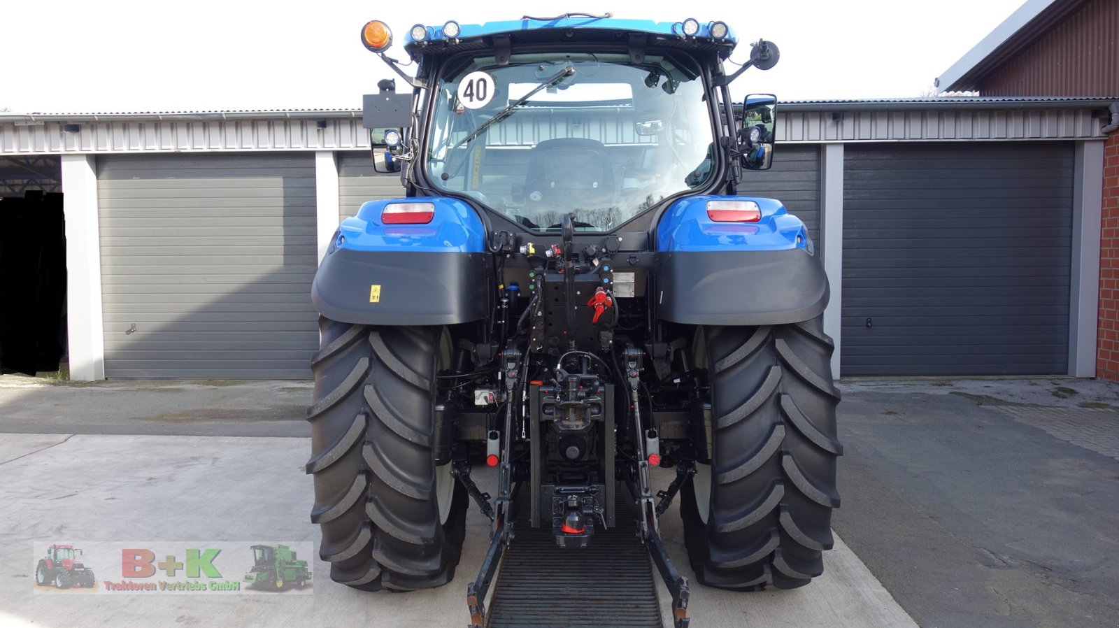 Traktor of the type New Holland T5.120 AutoCommand, Gebrauchtmaschine in Kettenkamp (Picture 11)