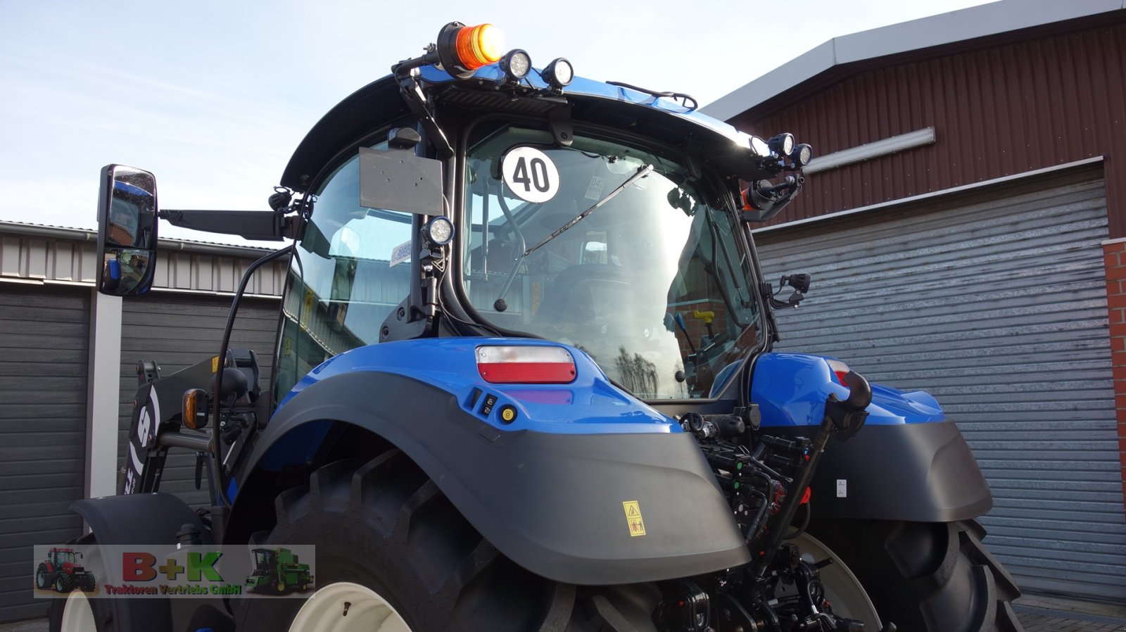 Traktor of the type New Holland T5.120 AutoCommand, Gebrauchtmaschine in Kettenkamp (Picture 14)