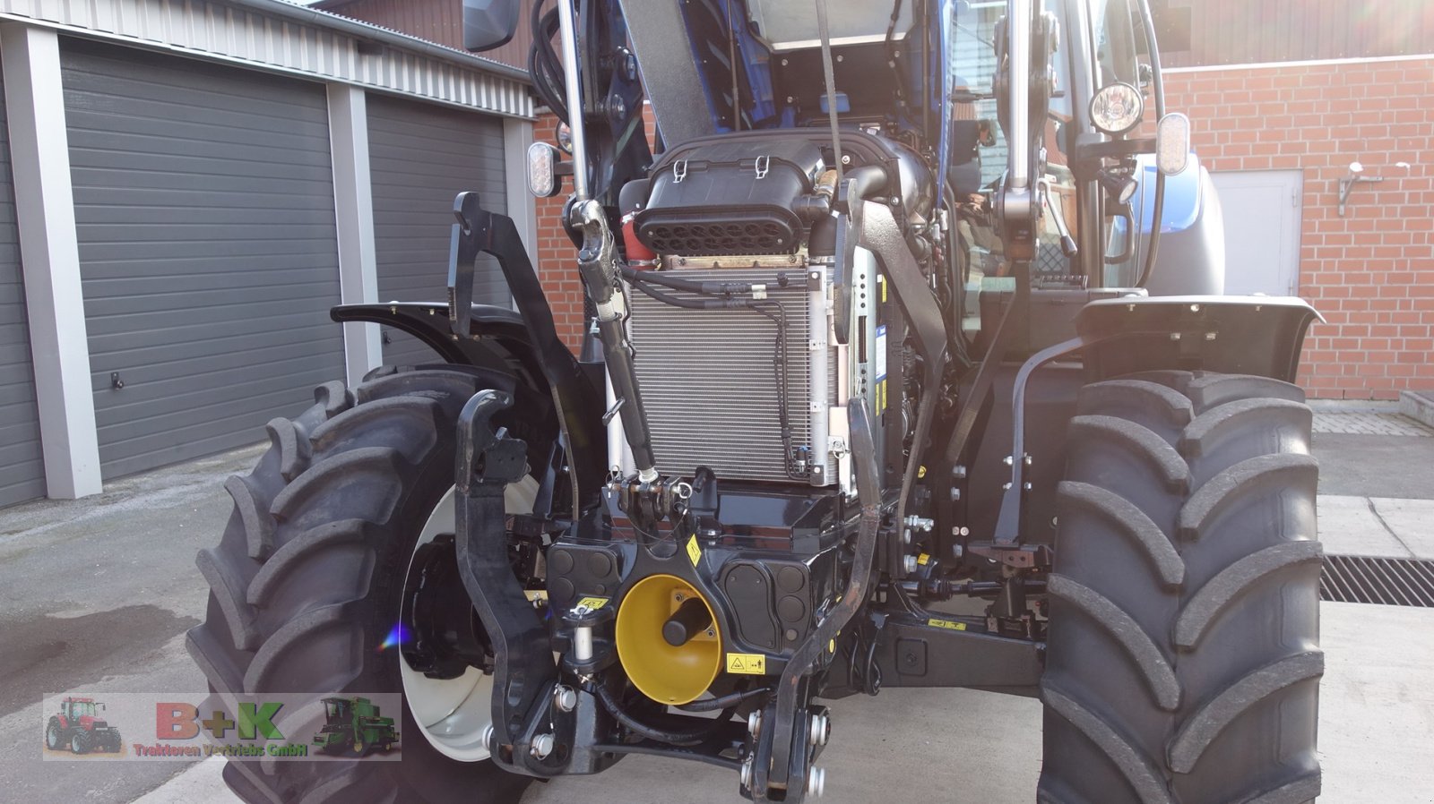 Traktor of the type New Holland T5.120 AutoCommand, Gebrauchtmaschine in Kettenkamp (Picture 16)