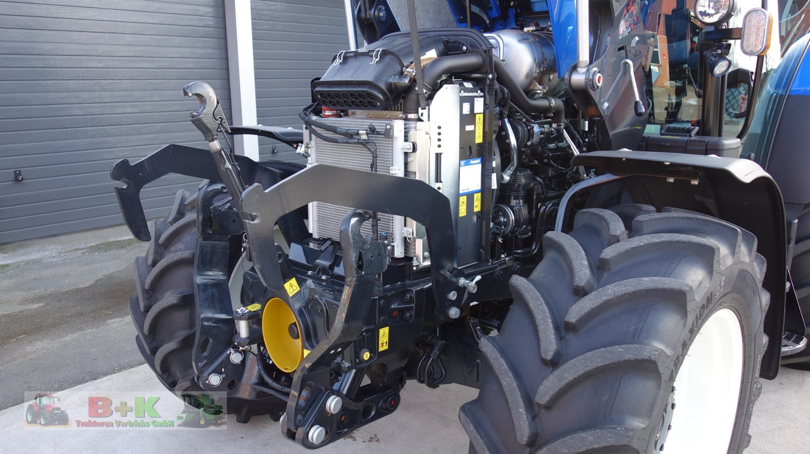 Traktor of the type New Holland T5.120 AutoCommand, Gebrauchtmaschine in Kettenkamp (Picture 17)