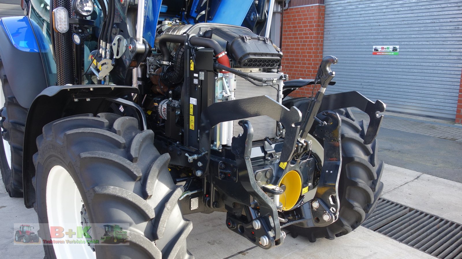 Traktor of the type New Holland T5.120 AutoCommand, Gebrauchtmaschine in Kettenkamp (Picture 19)