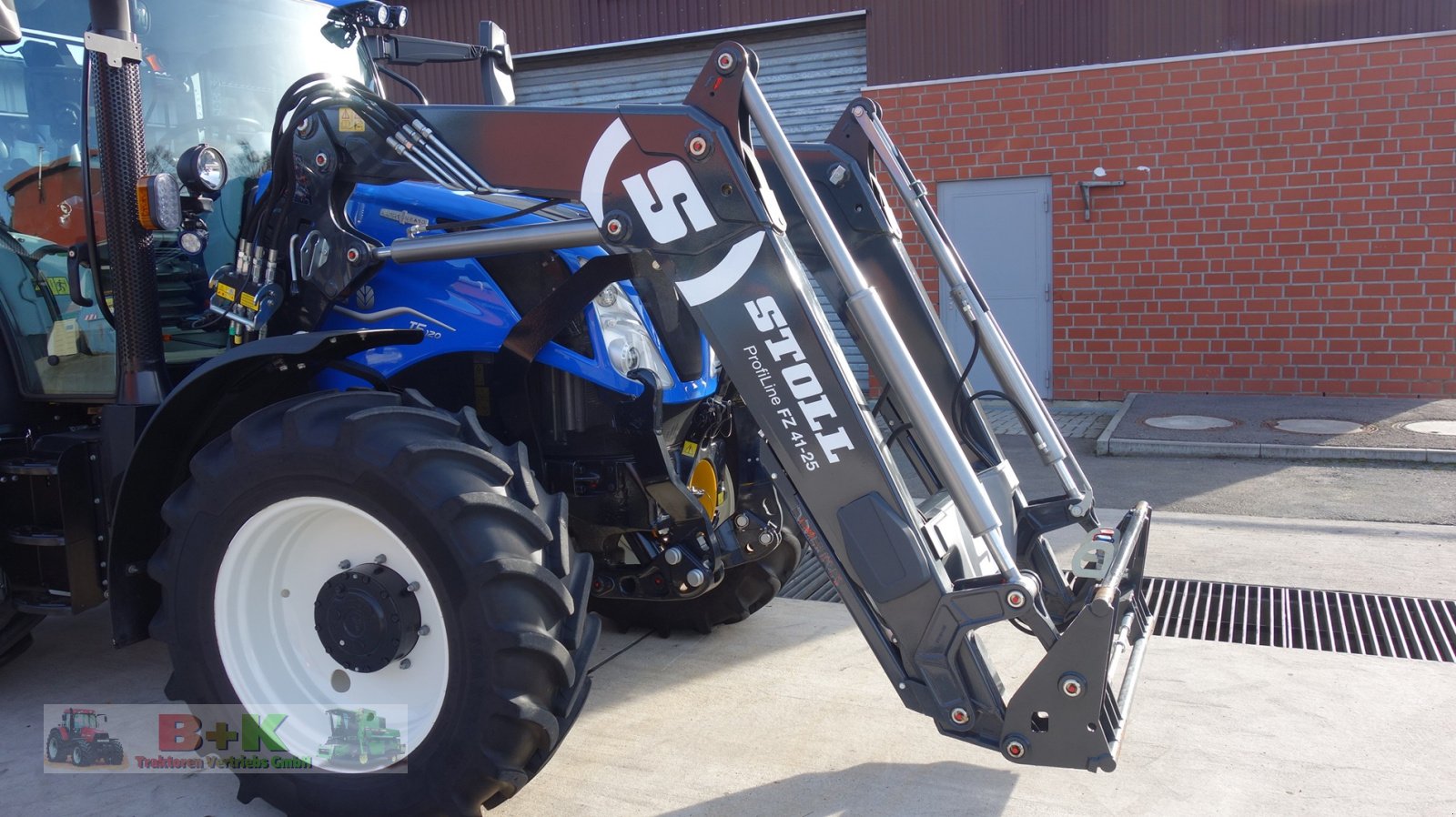 Traktor of the type New Holland T5.120 AutoCommand, Gebrauchtmaschine in Kettenkamp (Picture 21)