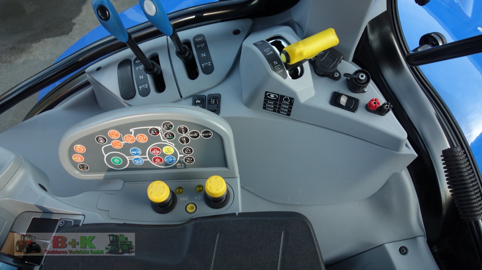 Traktor del tipo New Holland T5.120 AutoCommand, Gebrauchtmaschine en Kettenkamp (Imagen 28)