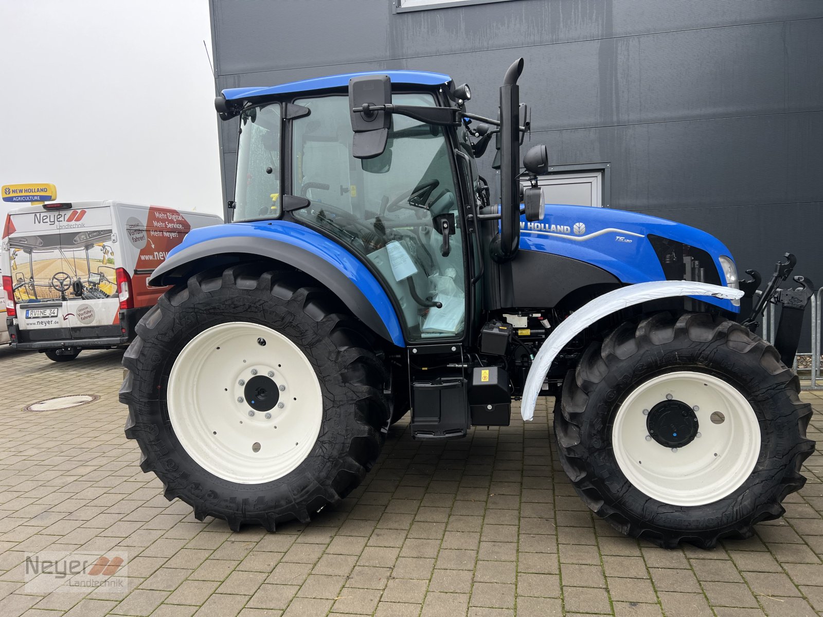 Traktor du type New Holland T5.120 Dual Command, Neumaschine en Bad Waldsee Mennisweiler (Photo 3)