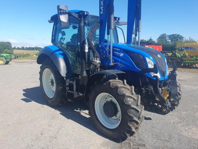 Traktor of the type New Holland T5.120 DYNAMIC COMMAND, Gebrauchtmaschine in DOMFRONT (Picture 2)