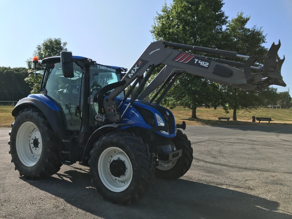 Traktor typu New Holland T5.120 DYNAMIC COMMAND, Gebrauchtmaschine w PIERRE BUFFIERE (Zdjęcie 2)