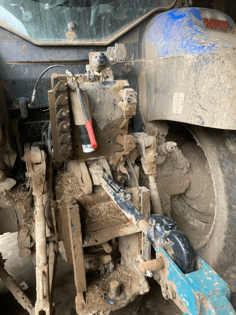 Traktor tip New Holland T5.120 DYNAMIC COMMAND, Gebrauchtmaschine in CONDE SUR VIRE (Poză 2)