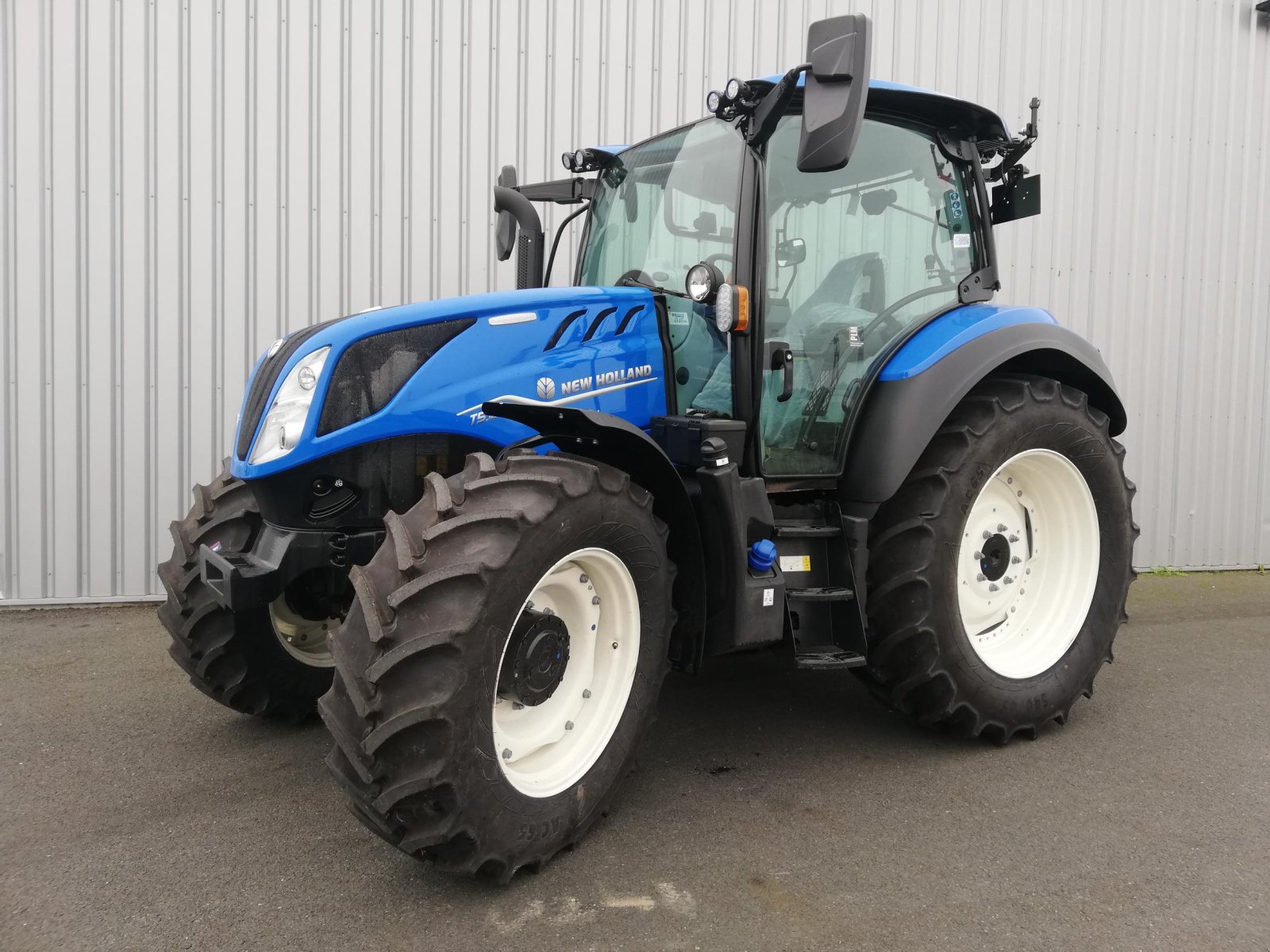 Traktor typu New Holland T5.120 DYNAMIC COMMAND, Gebrauchtmaschine w TREMEUR (Zdjęcie 1)