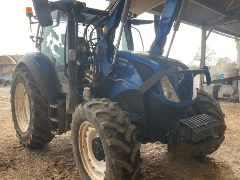 Traktor от тип New Holland T5.120 DYNAMIC COMMAND, Gebrauchtmaschine в TREMEUR (Снимка 1)