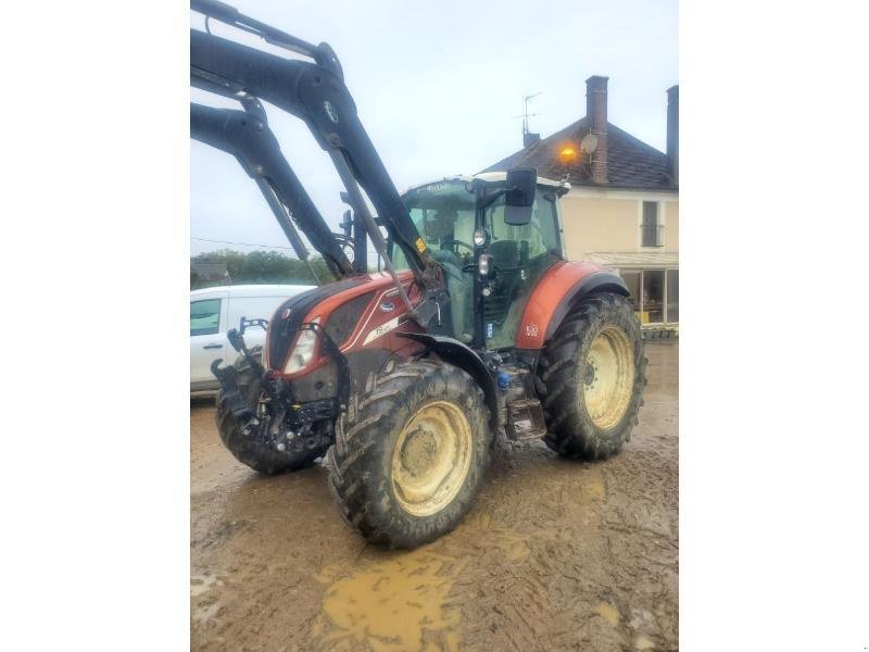 Traktor van het type New Holland T5.120 EC Terracotta, Gebrauchtmaschine in BRAY en Val (Foto 1)