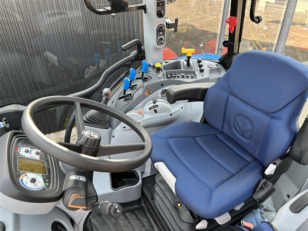 Traktor van het type New Holland T5.120 EC, Gebrauchtmaschine in Give (Foto 8)