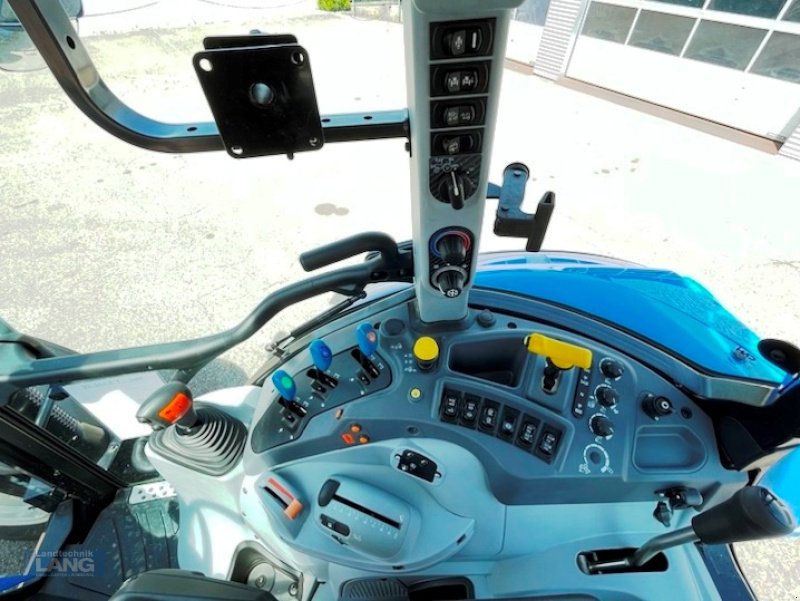 Traktor van het type New Holland T5.120 EC, Neumaschine in Rottenburg (Foto 11)