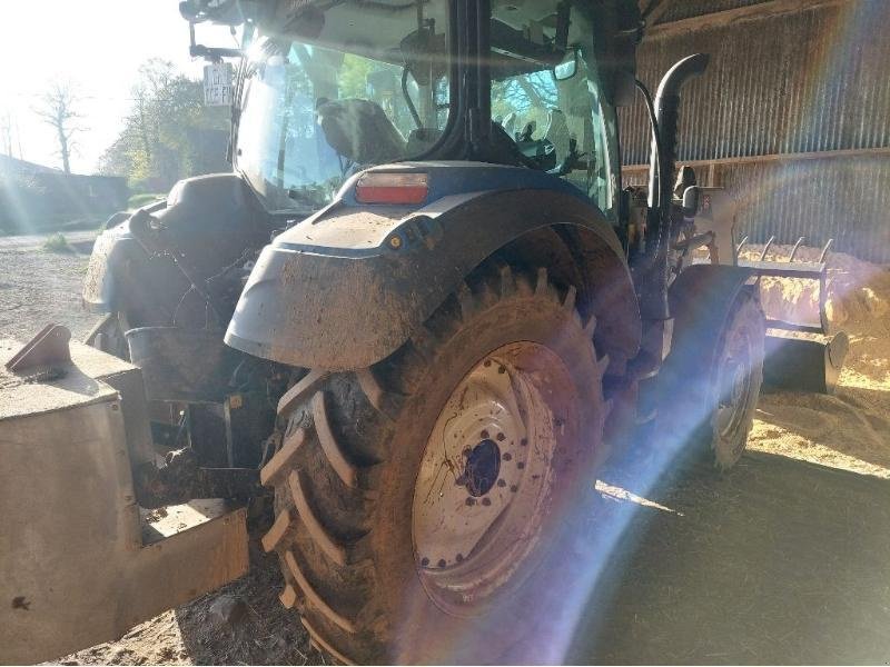 Traktor Türe ait New Holland T5120DYC, Gebrauchtmaschine içinde PONTIVY (resim 2)