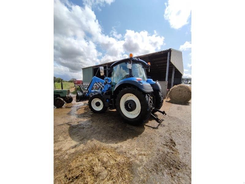 Traktor van het type New Holland T5120DYC, Gebrauchtmaschine in PLUMELEC (Foto 1)