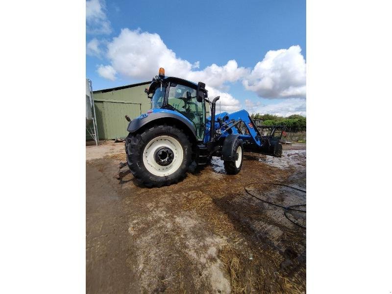 Traktor des Typs New Holland T5120DYC, Gebrauchtmaschine in PLUMELEC (Bild 2)