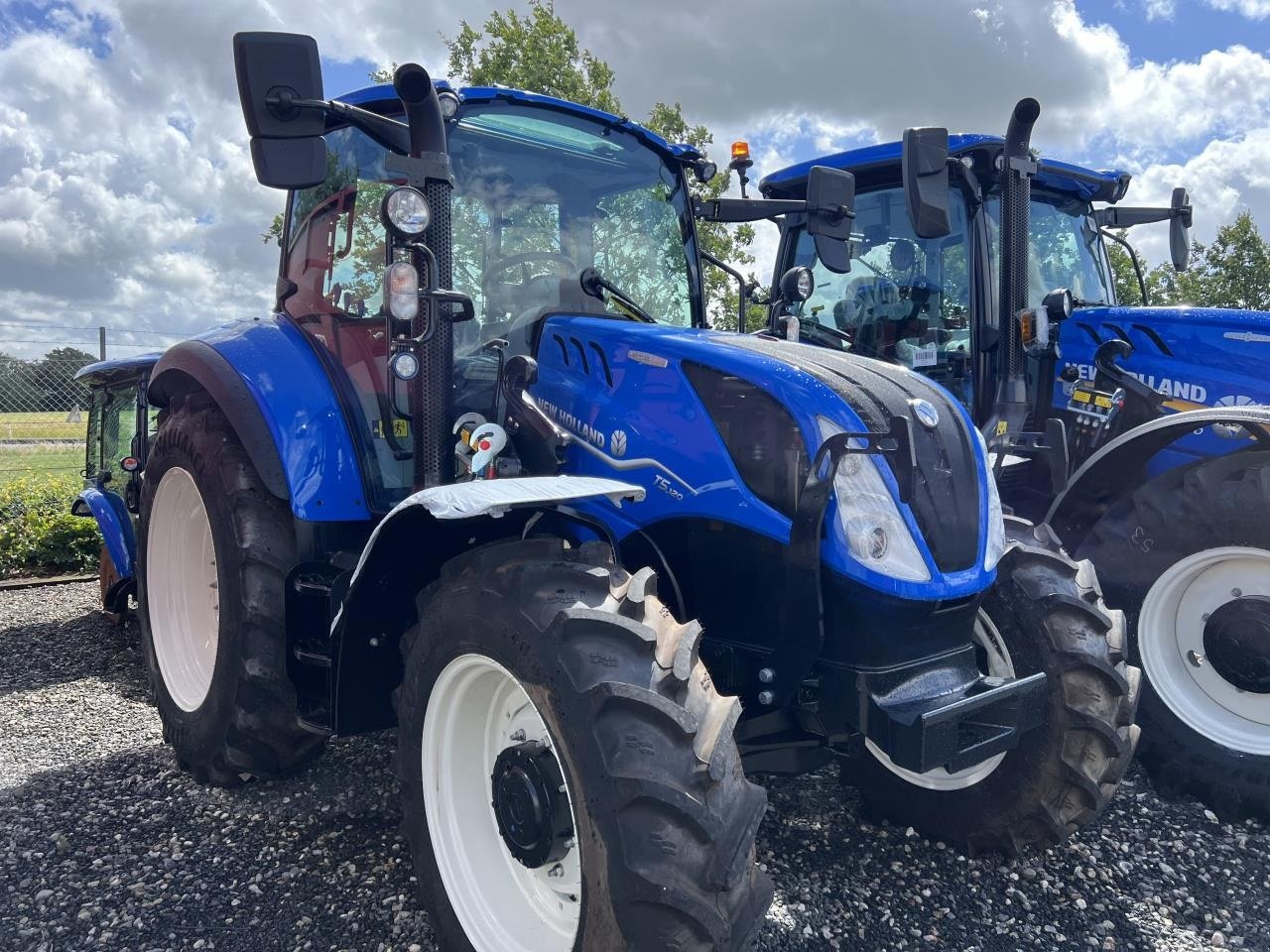 Traktor of the type New Holland T5.120EC, Gebrauchtmaschine in Hadsten (Picture 2)