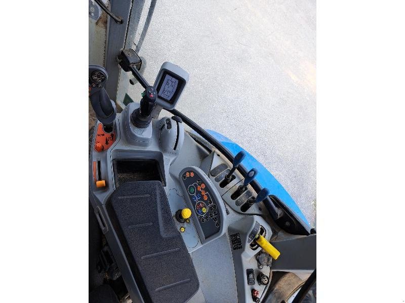 Traktor du type New Holland T5130DYC, Gebrauchtmaschine en PLUMELEC (Photo 9)