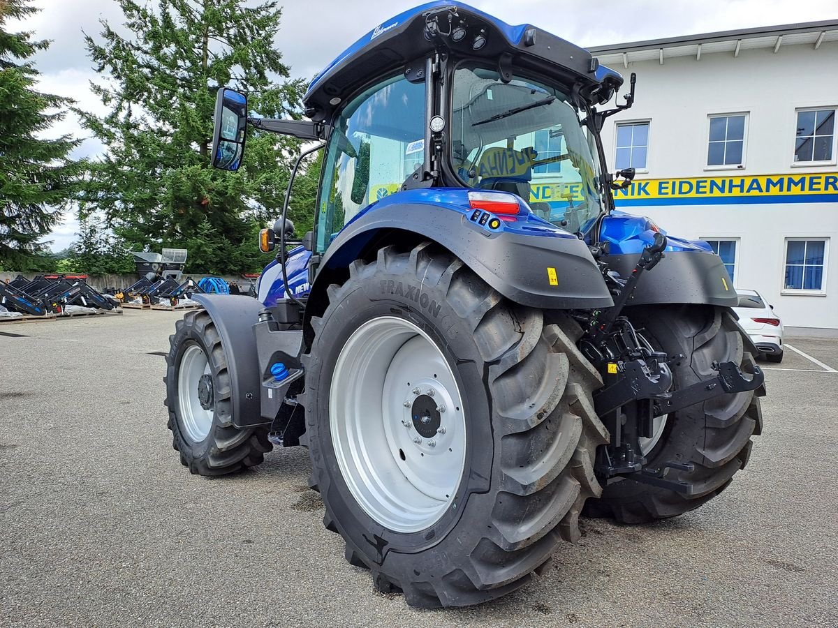 Traktor του τύπου New Holland T5.140 AC (Stage V), Neumaschine σε Burgkirchen (Φωτογραφία 8)