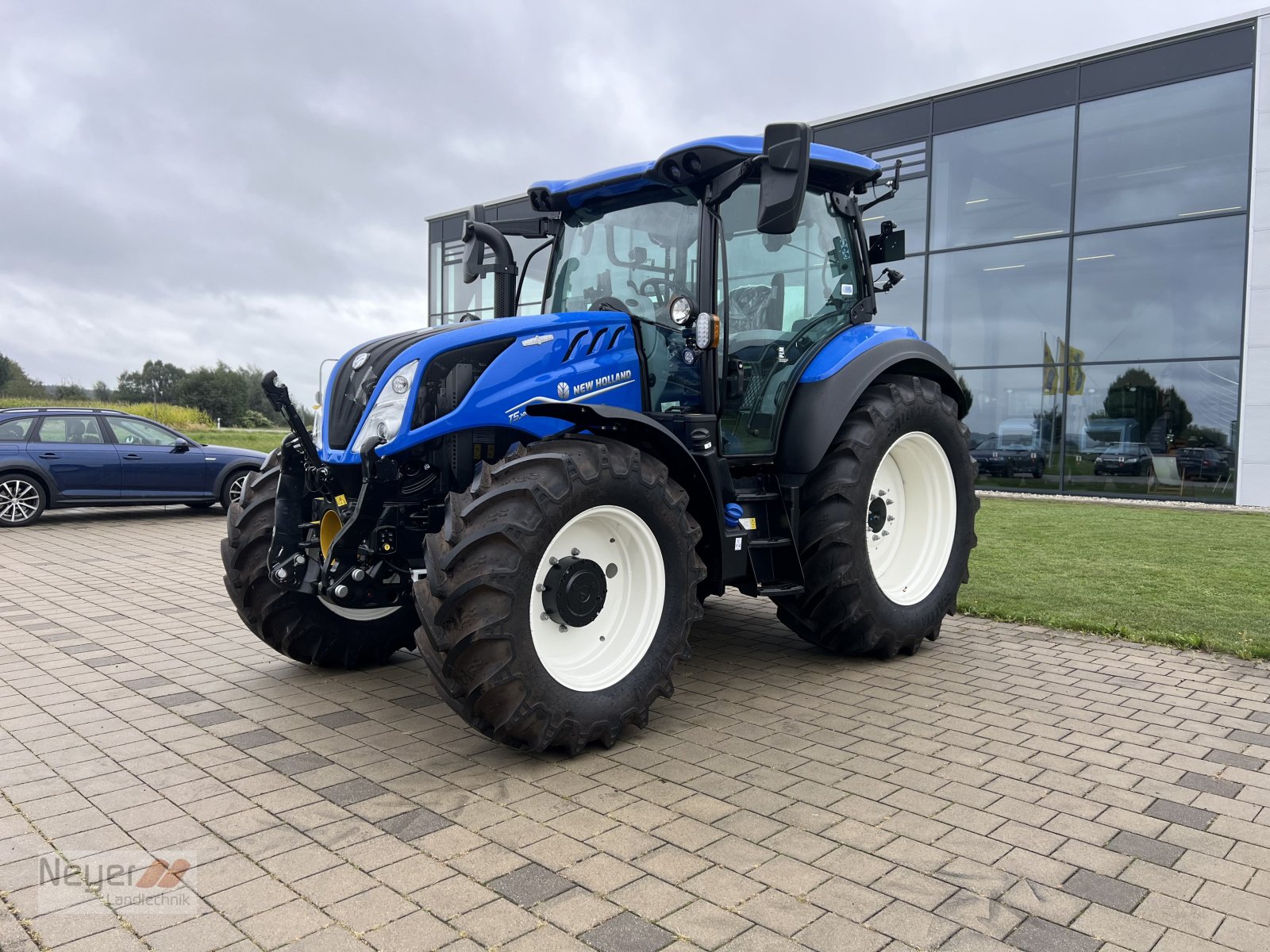 Traktor van het type New Holland T5.140 Auto Command, Neumaschine in Bad Waldsee Mennisweiler (Foto 2)